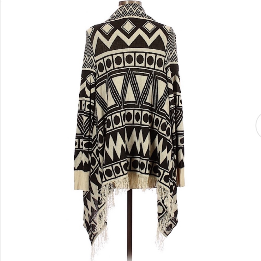 ACTIVE chevron black, cream cardigan. M - Picture 2 of 3